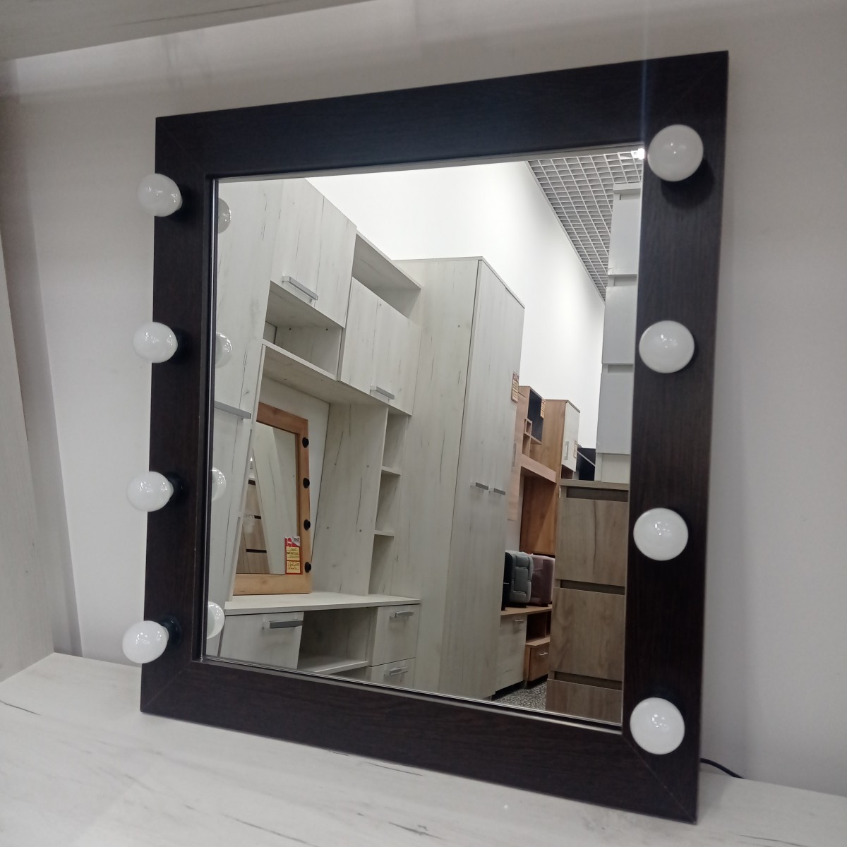 ЗЕРКАЛО С ЛАМПОЧКАМИ "ИНТЕР ЛОФТ" (ДУБ ВЕНГЕ) ЗЕРКАЛО С ЛАМПОЧКАМИ "ИНТЕР ЛОФТ" (ДУБ ВЕНГЕ)