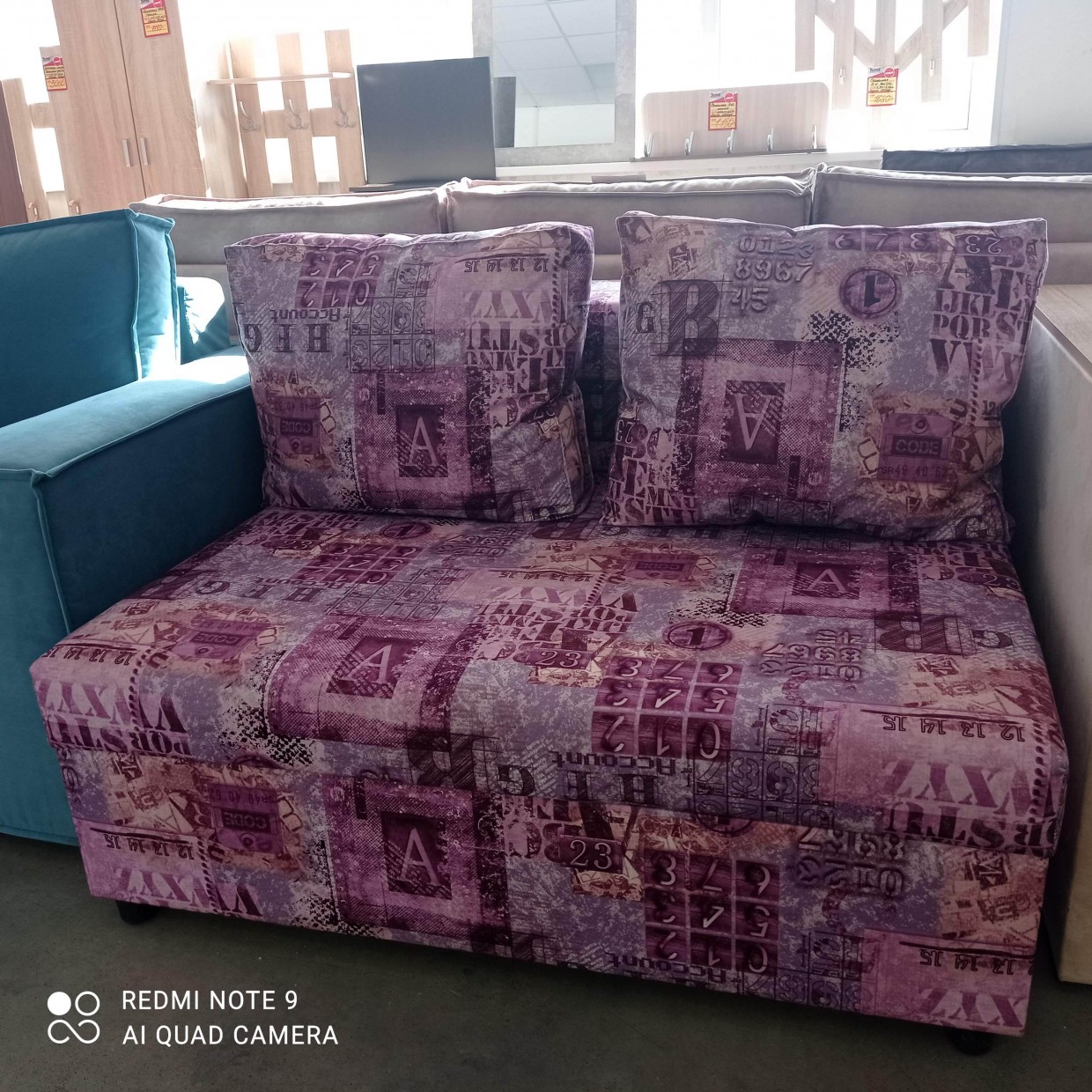 Мини диванчик